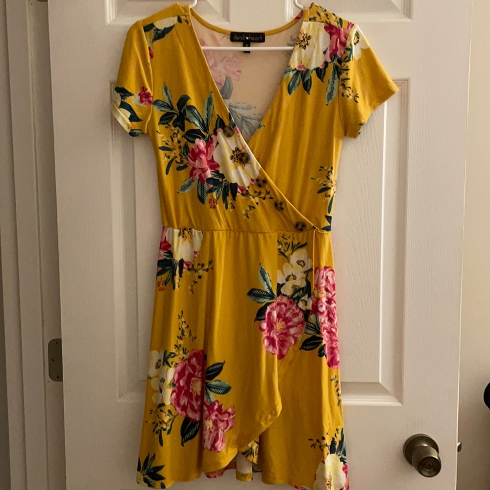 Yellow Floral sundress size M, excellent condition